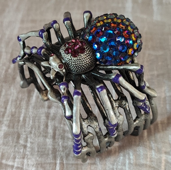 Heliotrope Amethyst Purple Swarovski Crystals Pewter Spider Cuff Bracelet NEW - Picture 4 of 6